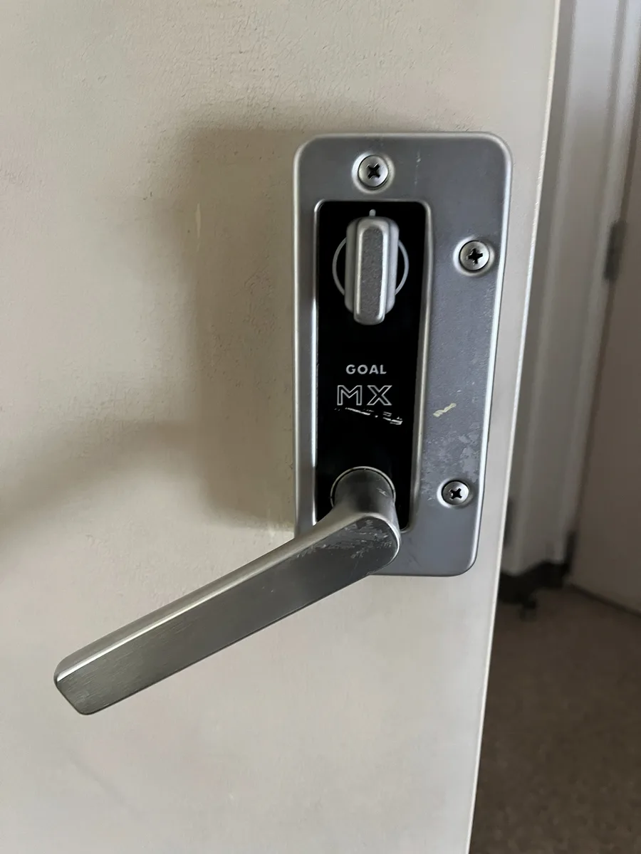 分譲マンションのドアレバー修理